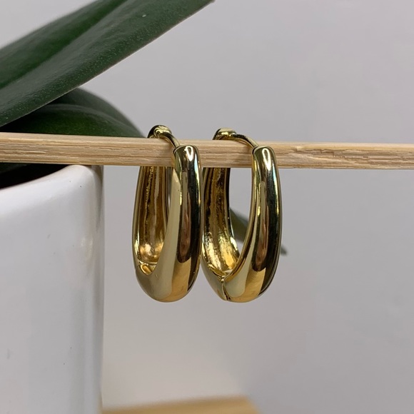 Huggie Gold Hoop Earrings Chunky Oval Drop - Picture 6 of 6